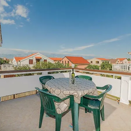 Apartament Dokoza Vir
